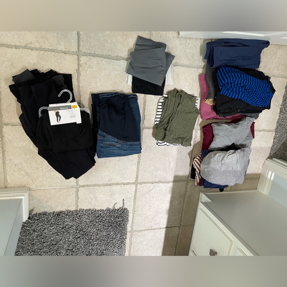 Maternity Lot of 33 items